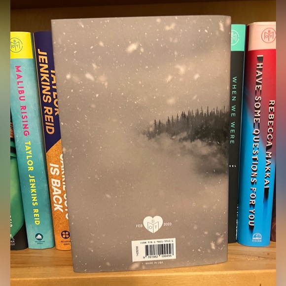 4/$25 The Writing Retreat by Julia Bartz. - Picture 2 of 3